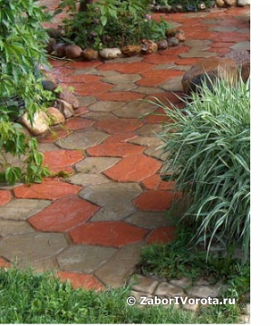 Тротуарная плитка в саду — эстетический вид и простота монтажа